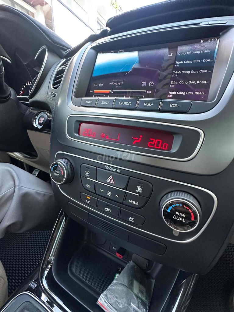 Kia Sorento 2.4 Premium ĐK 3/2020 Odo 12.000 km. Mua bán Ô tô tại Quận 8 Tp Hồ Chí Minh được đăng bởi Hiếu Trần hình 12