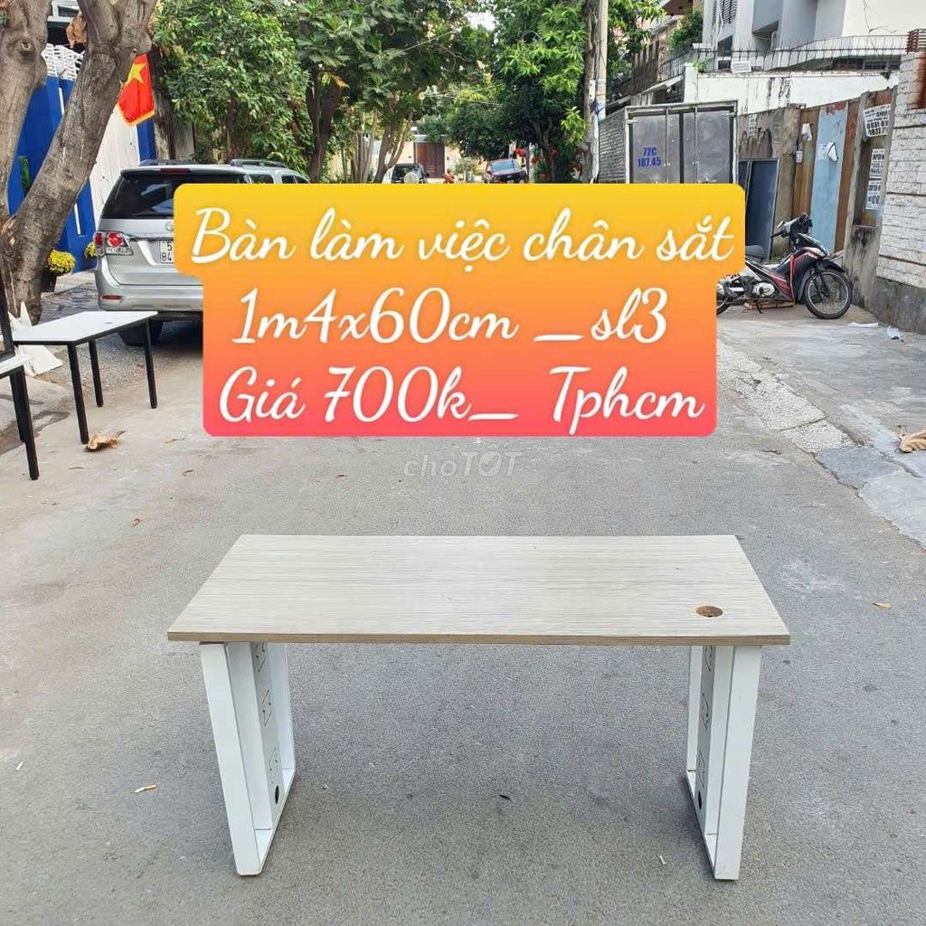 Bàn làm viễ khung sắt 1m4 giá 700 cành tphcm