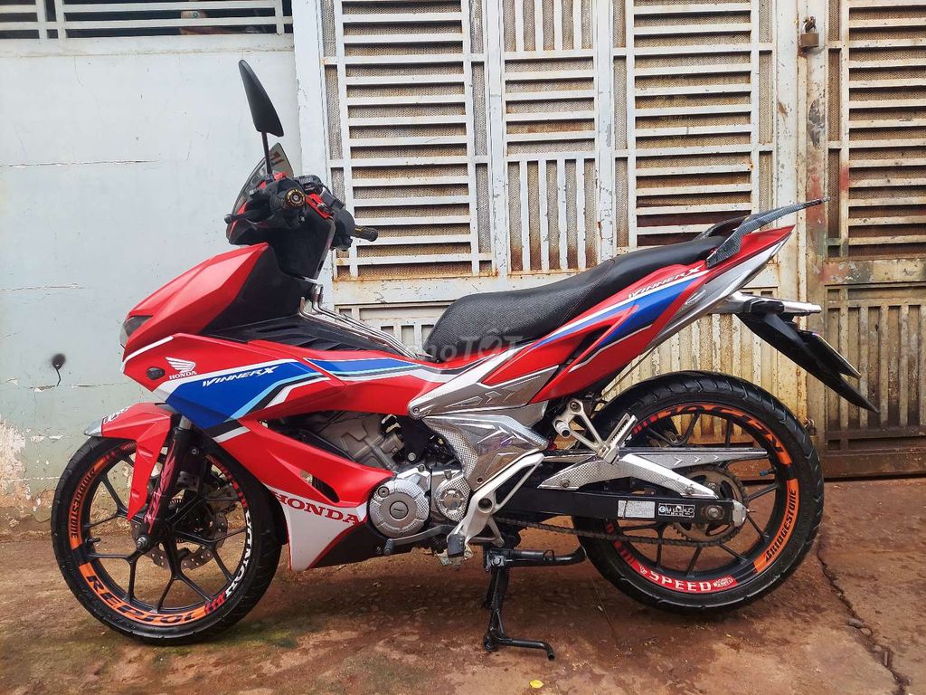 Honda Winner X красный, Вьетнам