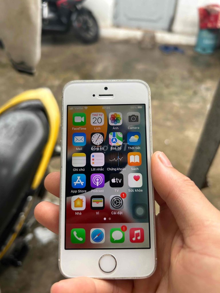 iphone 5se -32gb full chức năng. Mua bán Điện thoại tại Huyện Hoài Đức Hà Nội được đăng bởi Văn Sỹ  hình 1