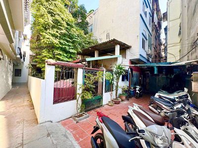 Townhouse 35 m² · 3 bed · Phố Trần Khát Chân