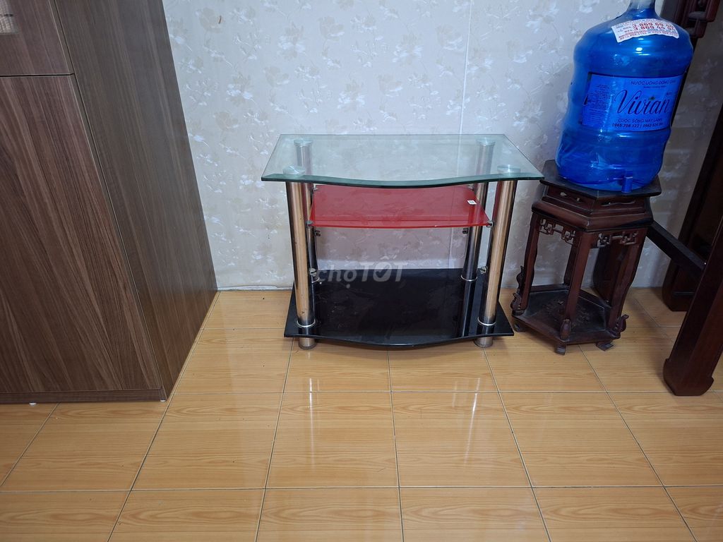 Bàn để tivi Kính 70cm x 70cm Mới. Mua bán Nội thất, đồ gia dụng khác tại Quận Hai Bà Trưng Hà Nội được đăng bởi Hưng hình 1