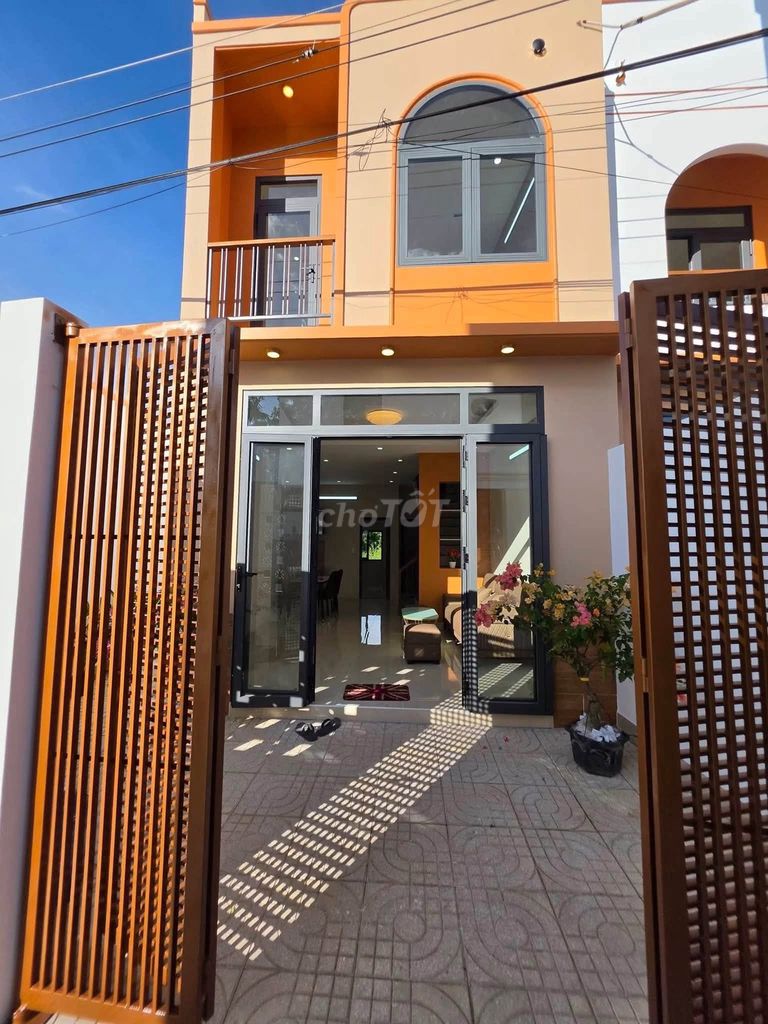 NHÀ MỚI XÂY RẤT ĐẸP DƯỚI 2 TỶ CÁI RĂNG LỘ 4M - SỔ HỒNG TẶNG NỘI THẤT