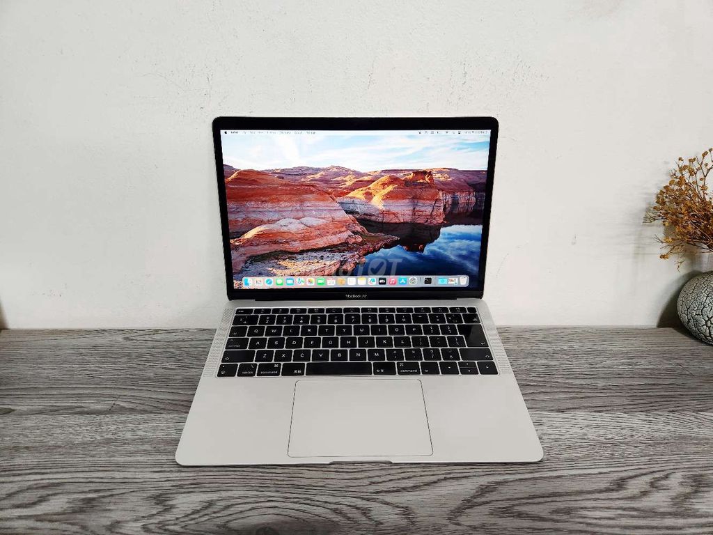 Macbook Air 2019: i5 / 16G / 512G đẹp + lỗi lầm. Mua bán Laptop tại Quận Đống Đa Hà Nội được đăng bởi Cửa hàng công nghệ Brostore hình 1