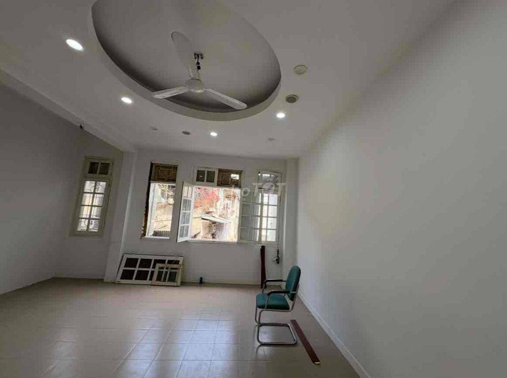 Cho thuê văn phòng, nhà kho Phố Ngọc Khánh giá rẻ