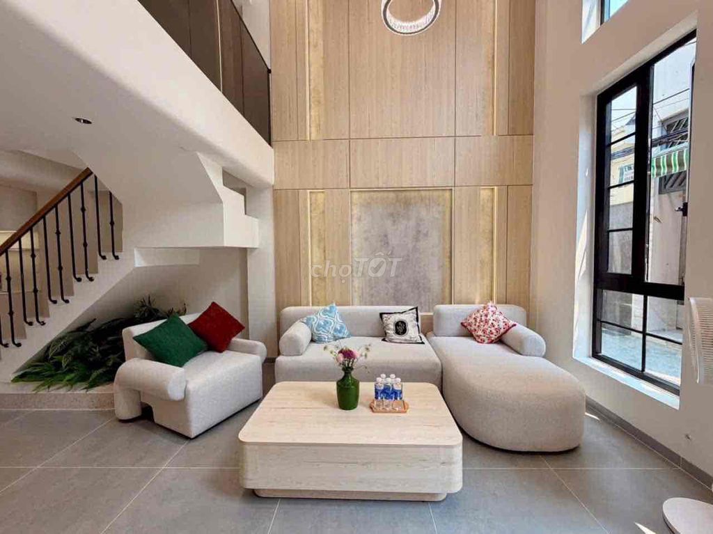 Thuê nhà mới 100% đầu đường trưng nữ v