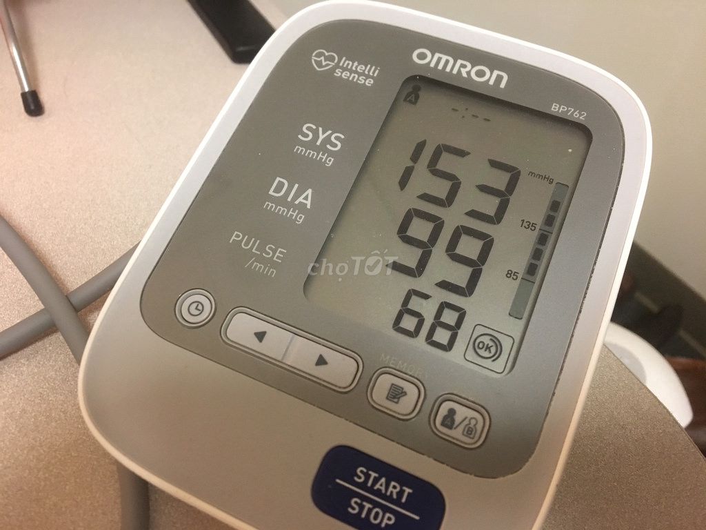 Máy đo huyết áp bắp tay Omron BP762 - Nhật JP