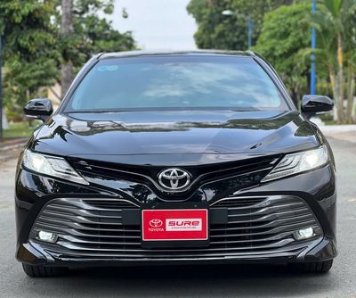 Toyota Camry 2.5Q Đen CHẠY ÍT