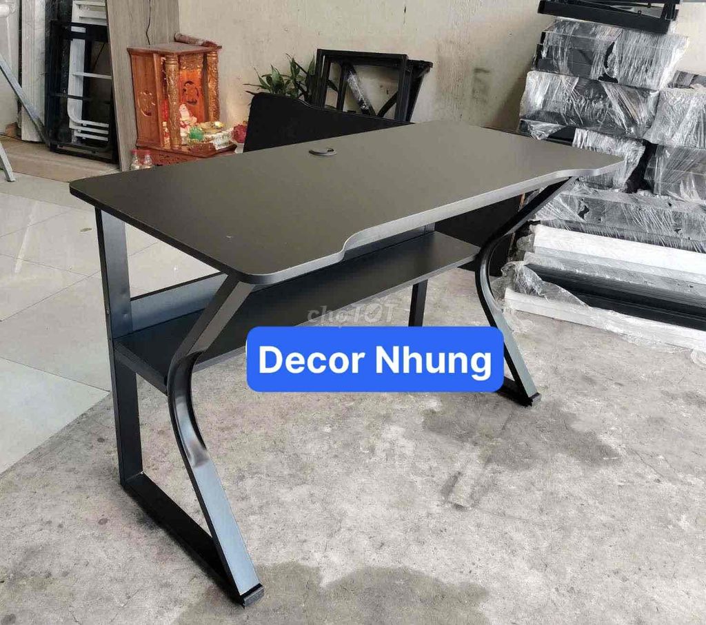 Bàn làm việc Chân K uốn gaming. Mua bán Bàn ghế tại Quận 7 Tp Hồ Chí Minh được đăng bởi Hồng Nhung hình 1