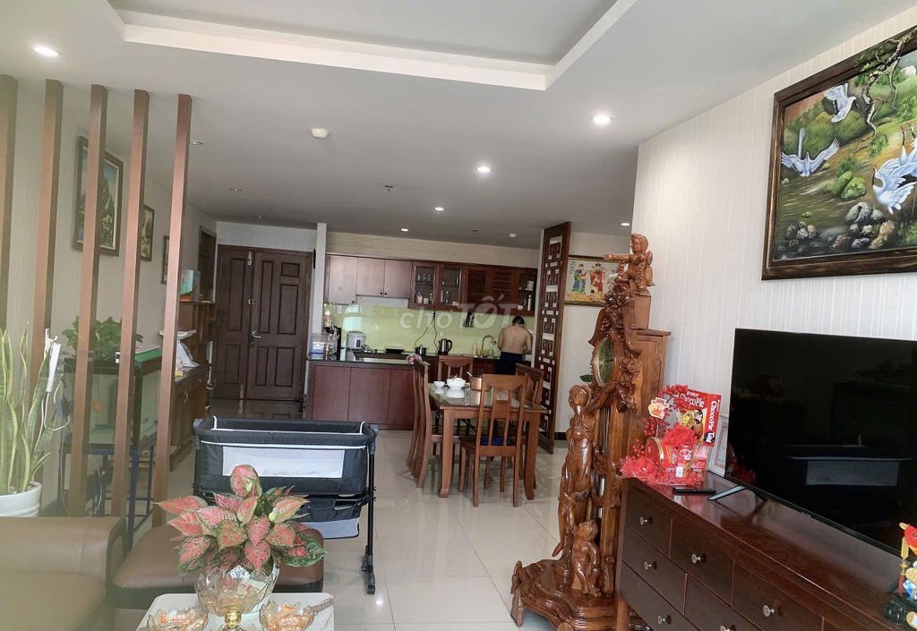 Квартира Giai Viet в аренду 115 м2, 2 спальни, 2 туалета - Полная меблировка - 14-ти комнатная аренда