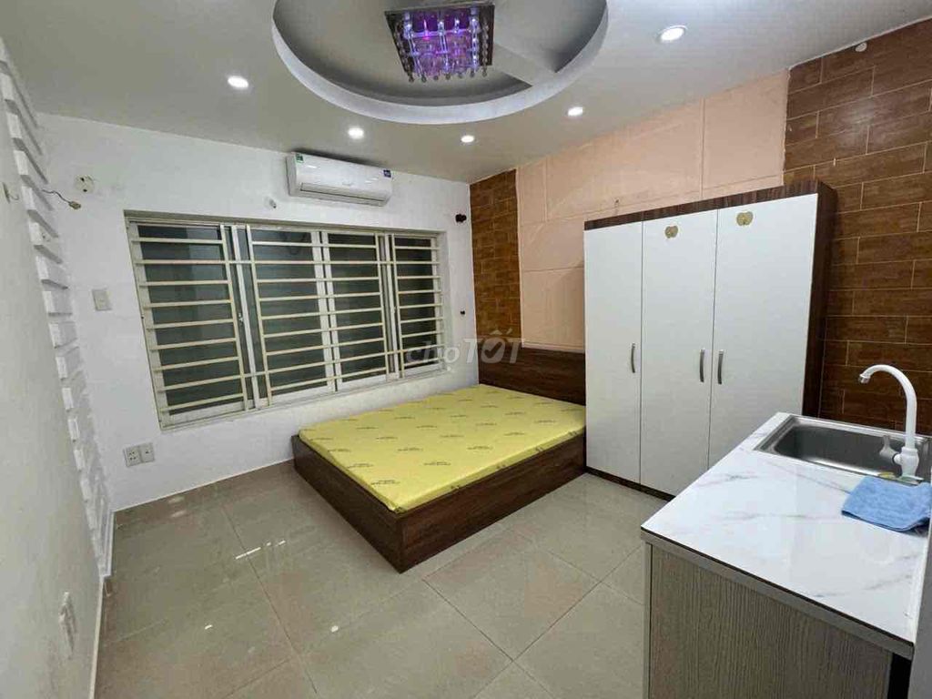 Cho Thuê Phòng Cửa Sổ Giếng Trời Đầy Đủ Nội Thất Tại Phan Xích Long
