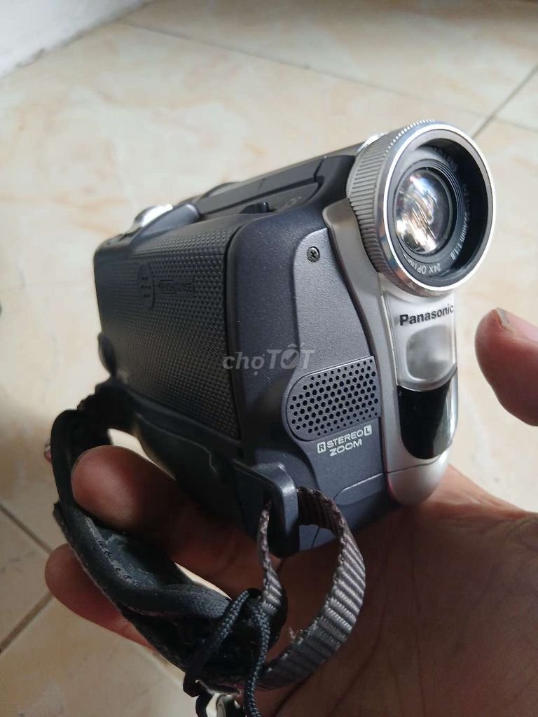 Máy quay phim Panasonic NV-GS11 Xám. Mua bán Máy ảnh, Máy quay tại Quận 3 Tp Hồ Chí Minh được đăng bởi Tuan hình 1