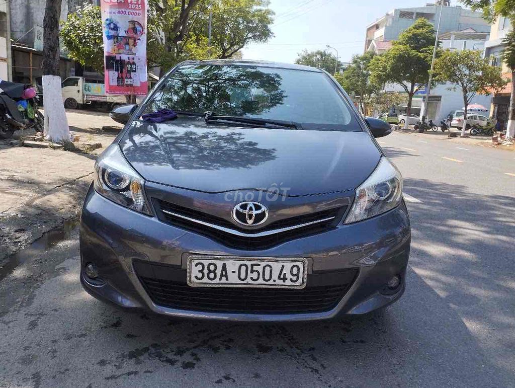 Toyota Yaris 2012 1.3 mt- 90000 km