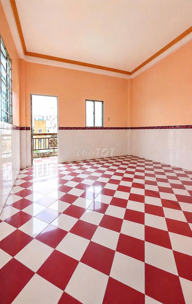 Phòng ban công thoáng mát Tân Phú gần Âu Cơ