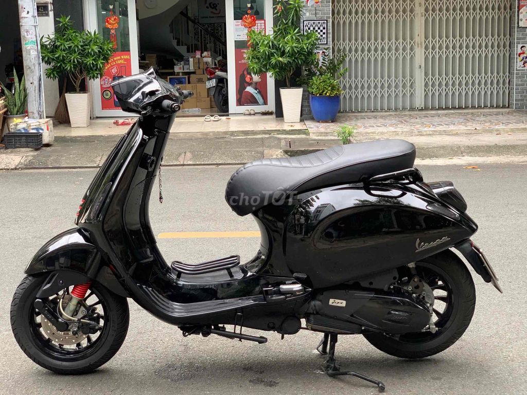 bán vespa 2019 đen bóng màu hót