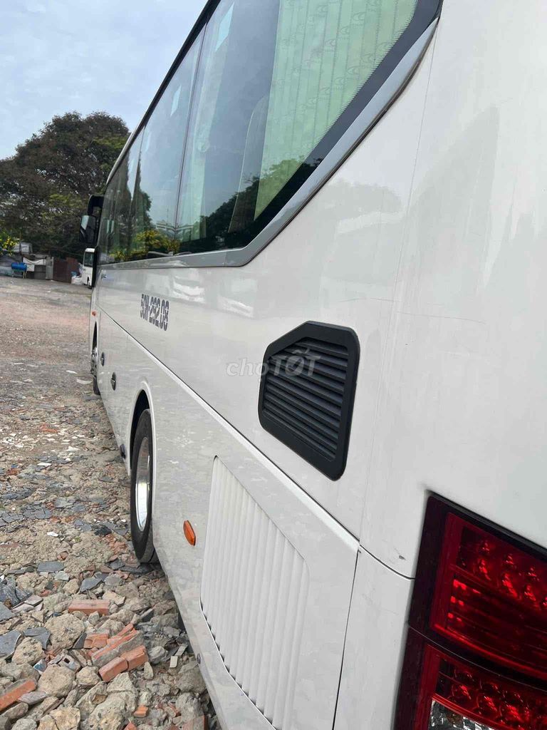 Evergreen Sky Cloud 29 chỗ Trắng Mới. Mua bán Phương tiện khác tại Quận Bình Tân Tp Hồ Chí Minh được đăng bởi tài hình 7