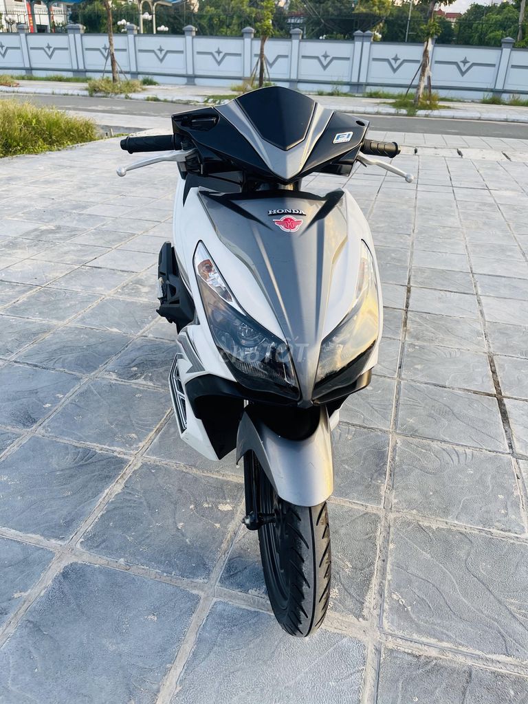 HONDA AIR BLADE 125 TRẮNG XÁM CHÍNH CHỦ BIỂN 29. Mua bán Xe máy tại Quận Nam Từ Liêm Hà Nội được đăng bởi Trí Thành hình 3