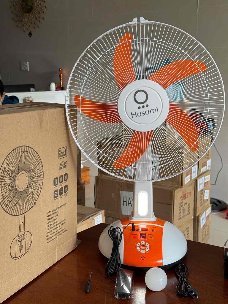 Dư quạt tích điện cần thanh lí. Mua bán Quạt tại Quận Ngũ Hành Sơn Đà Nẵng được đăng bởi Nhung Em hình 1