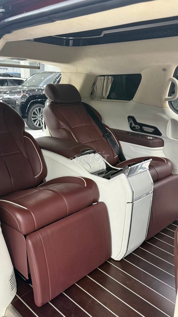 Kia Carnival Royal VIP 2023 Đỏ trắng. Mua bán Ô tô tại Quận 1 Tp Hồ Chí Minh được đăng bởi Mr Hợi  hình 10