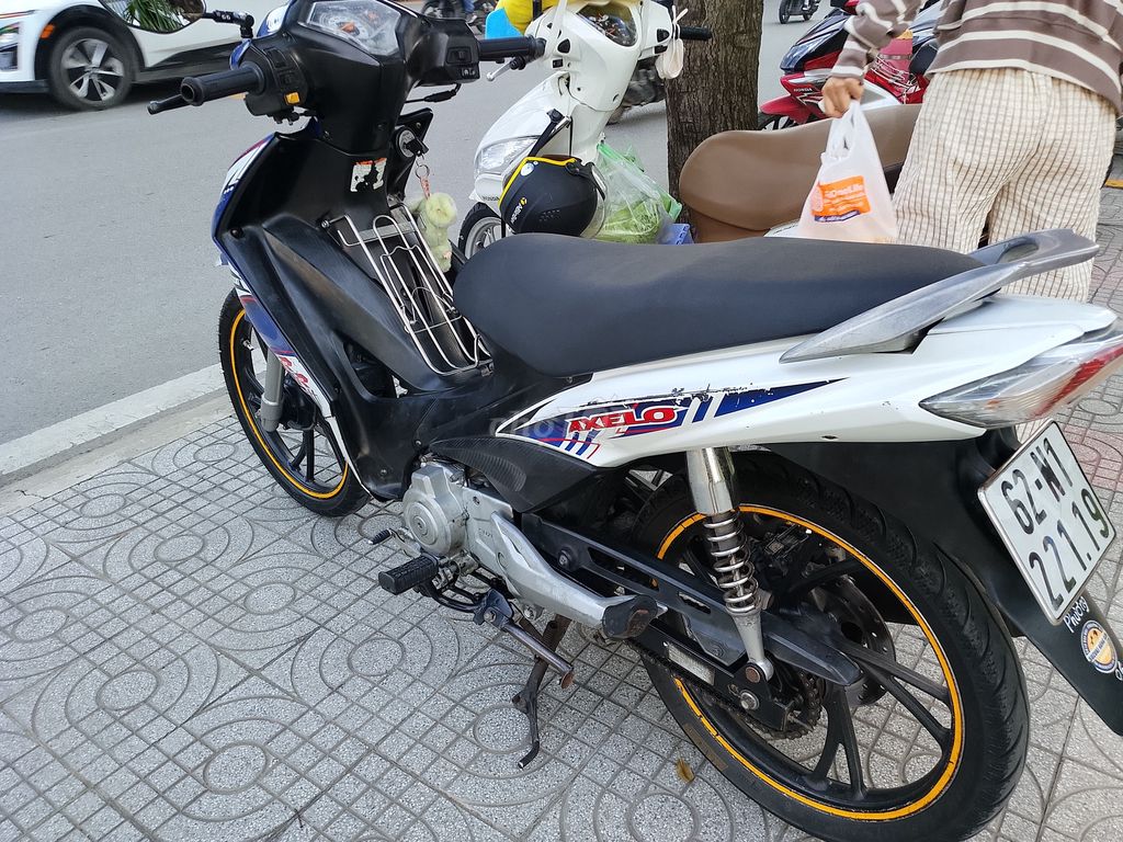 Suzuki Axelo Xanh trắng Đã sử dụng. Mua bán Xe máy tại Thành phố Thủ Đức Tp Hồ Chí Minh được đăng bởi Shop Chuyên Cũng Cấp Đồ Dùng Cá Nhân hình 5