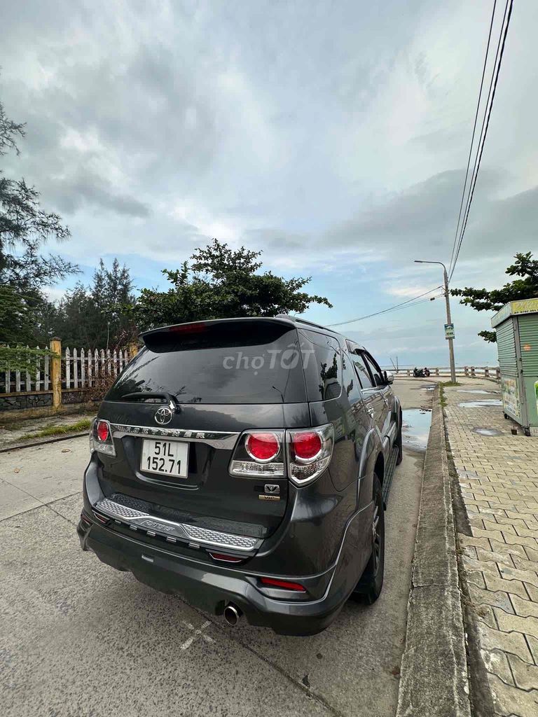 Toyota Fortuner, 7 мест, серый