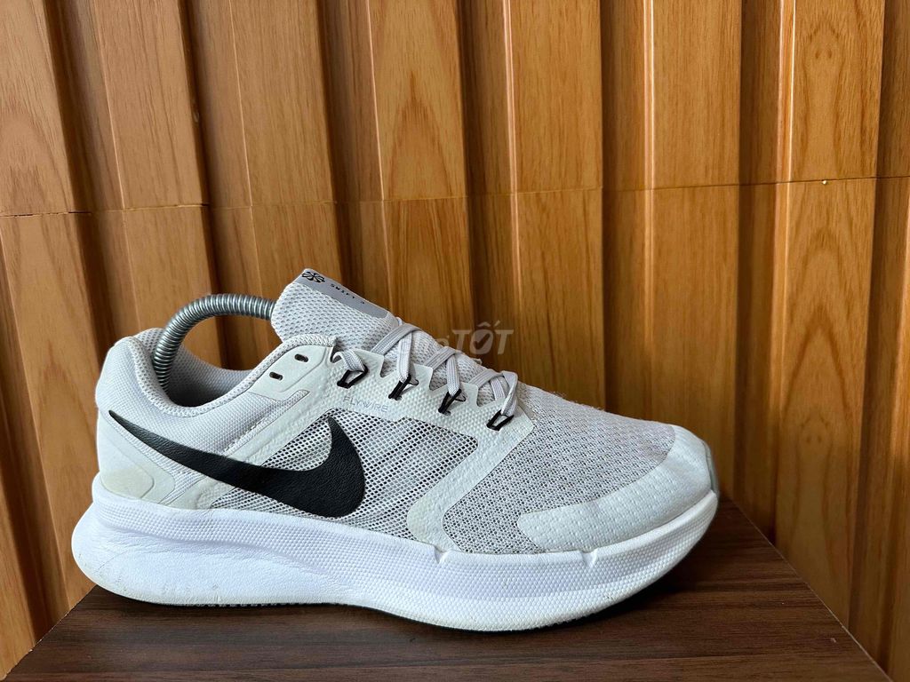 Giày Nike chính hãng size 41 độ mới cao 90%