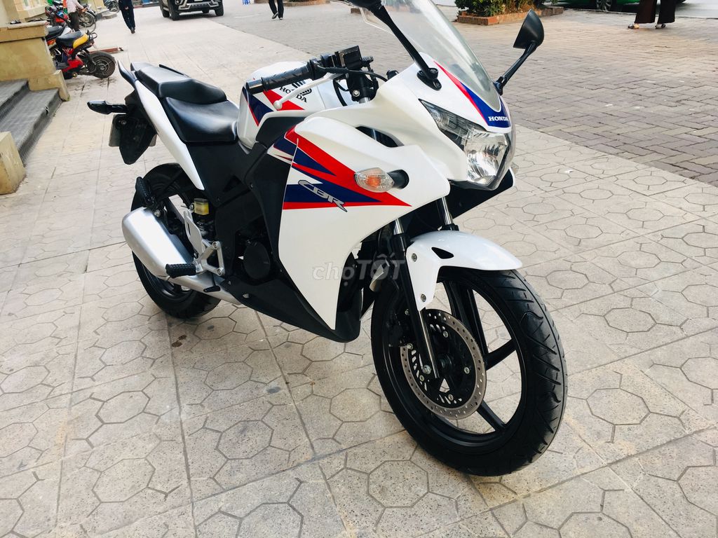 HONDA CBR 150 TRẮNG ĐỎ  ĐI ÍT GIỮ GÌN CÒN ZIN ĐÉT. Mua bán Xe máy tại Quận Nam Từ Liêm Hà Nội được đăng bởi BÍCH NGỌC hình 6