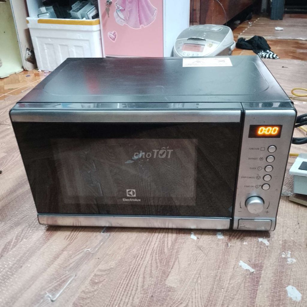 Lò vi sóng Electrolux 20l có nướng. Mua bán Bếp, lò, đồ điện nhà bếp tại Quận Hà Đông Hà Nội được đăng bởi Chu Toàn hình 1