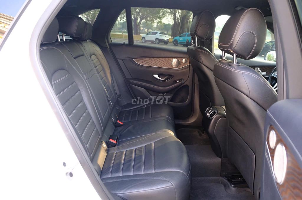 MERCEDES BENZ GLC200 4MATIC 2020 Xe Đẹp Bao Check.. Mua bán Ô tô tại Quận Tây Hồ Hà Nội được đăng bởi Nguyễn Hoàng Sơn hình 8