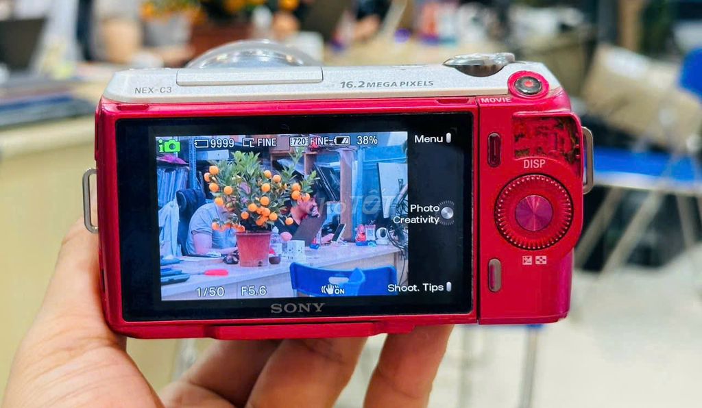 Em cần bán MÁY ẢNH SONY NEX C3 KÈM 18-55