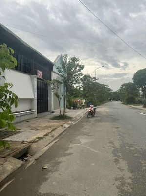 Xưởng Bến Cát, 2200m, ba pha, giá 40tr. Cho thuê văn phòng, mặt bằng kinh doanh tại Thị xã Bến Cát Bình Dương được đăng bởi Nguyễn Anh Vinh
