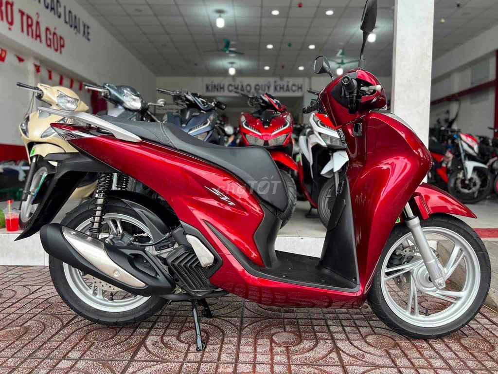 Honda SH 150 CBS 2020 красно-черный 8000 км