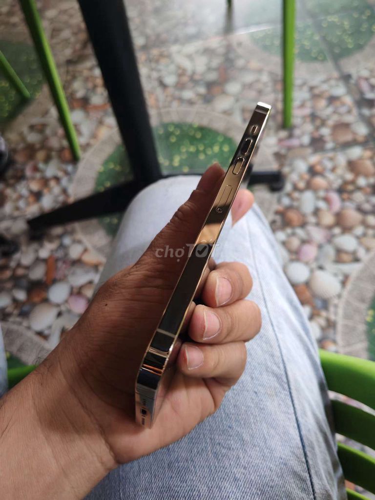 IPhone 13 Promax 256GB gold quốc tế. Mua bán Điện thoại tại Quận Bình Tân Tp Hồ Chí Minh được đăng bởi V I N H hình 1