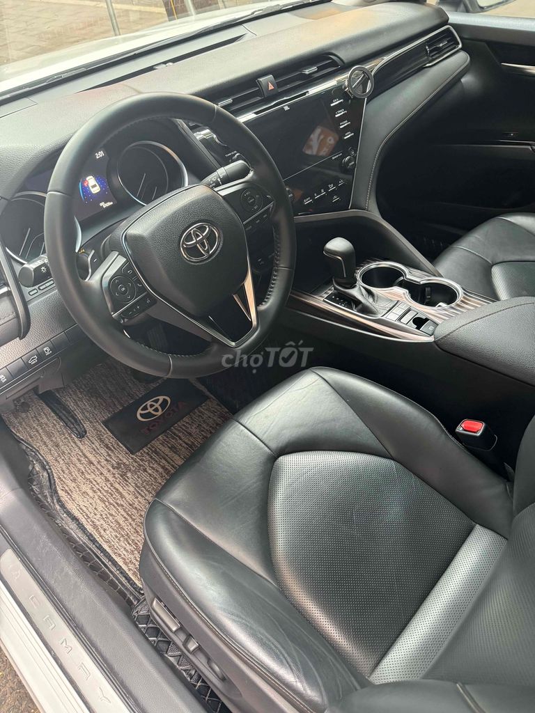 Toyota Camry 2.5Q 2020 Белая Кожа