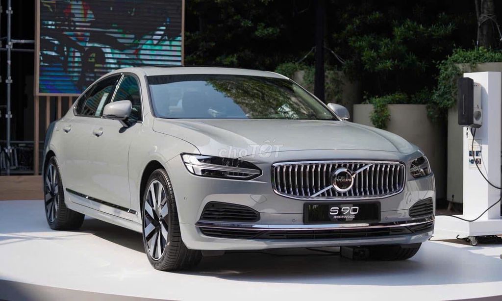 Volvo S90 Plug-in Hybrid Ultra 2025, Vapour Grey