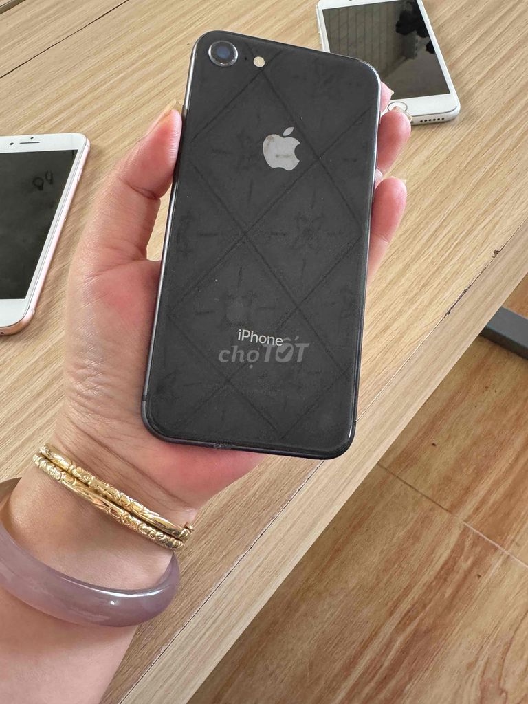 Apple iPhone 8 Vàng đồng Đã sử dụng. Mua bán Điện thoại tại Thành phố Thuận An Bình Dương được đăng bởi Hồng Nhi hình 1