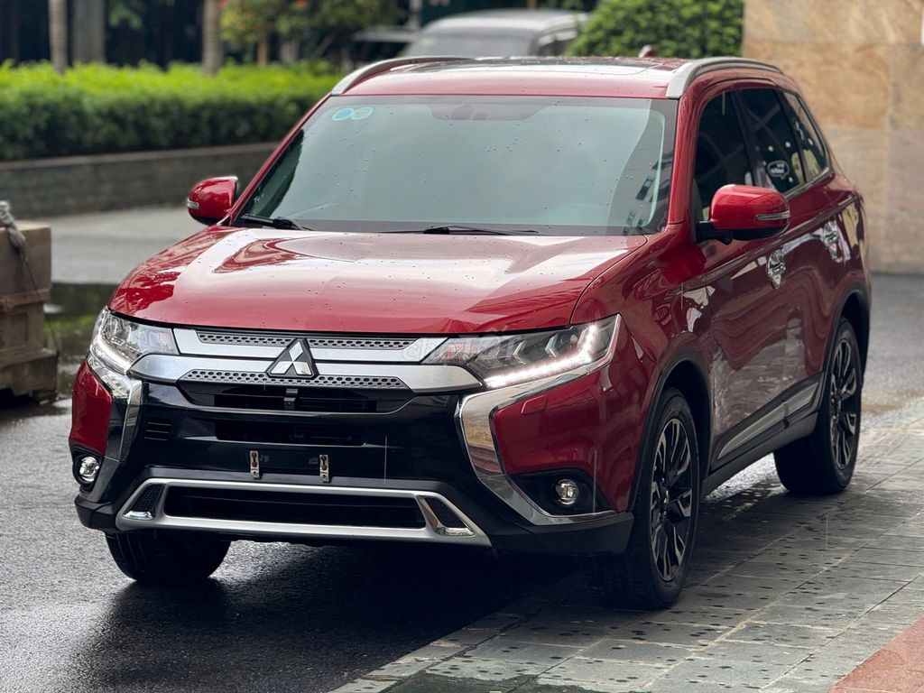 Mitsubishi Outlander 2.0 Premium 2021 Đỏ. Mua bán Ô tô tại Quận Long Biên Hà Nội được đăng bởi PHÚC LÂM  AUTO hình 4