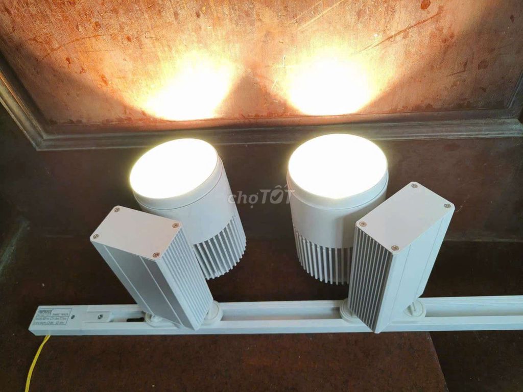 Đèn rọi ray thân nhôm 30W. Mua bán Đèn tại Thành phố Thuận An Bình Dương được đăng bởi thanh tuyen hình 1
