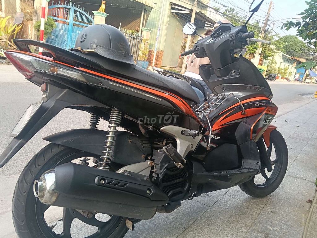Honda Airblade 2010 FI Đen cam. Mua bán Xe máy tại Thị xã Tân Uyên Bình Dương được đăng bởi nghĩa tran hình 1