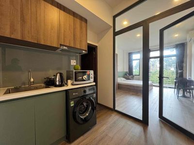 PHÒNG BAN CÔNG 40M2 NGAY MẶT TIỀN ĐƯỜNG NGAY BỜ KÈ HOÀNG SA