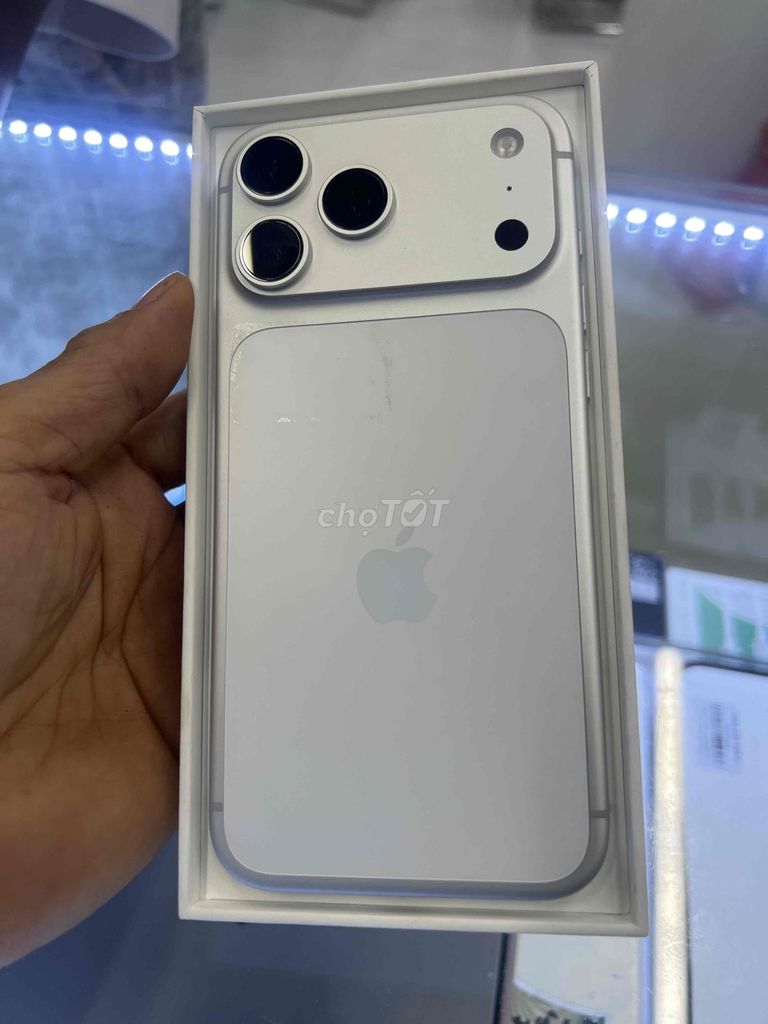 iPhone 17 Pro Max 256GB Bạc Như mới. Mua bán Điện thoại tại Huyện Hóc Môn Tp Hồ Chí Minh được đăng bởi pham gia duc hình 1