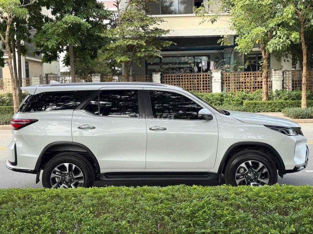 Toyota Fortuner 2024 (full dầu) lăn bánh 1vạn km. Mua bán Ô tô tại Quận Cầu Giấy Hà Nội được đăng bởi TRUNG HIẾU AUTO hình 6