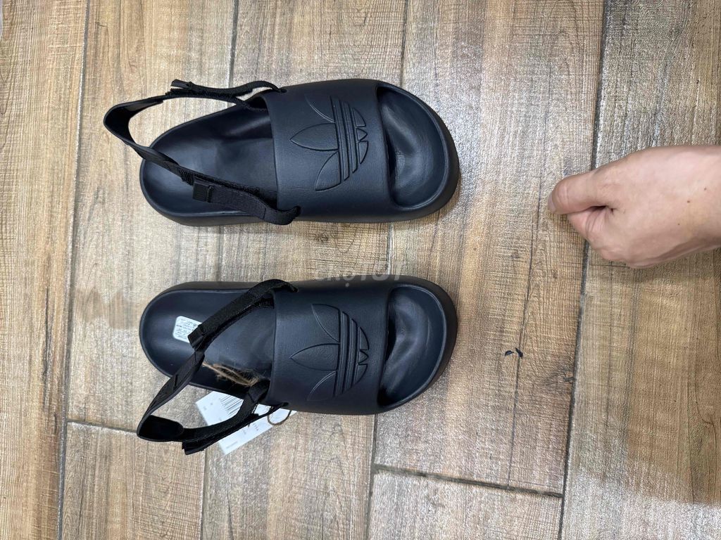 Dép lê Adidas đúc đen. Mua bán Giày dép tại Huyện Chương Mỹ Hà Nội được đăng bởi Nguyễn Thắng hình 1
