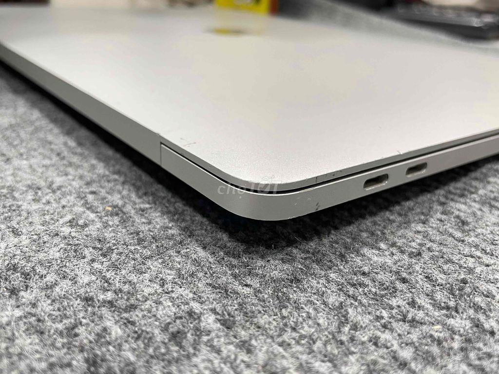 Macbook Pro 15” 2019 Touch Bar (i9/32/512) Silver