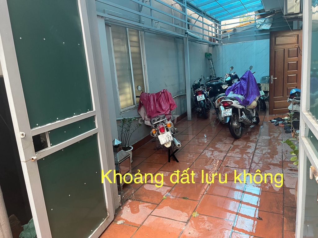 CHO THUÊ NHÀ TRẦN QUỐC HOÀN LÔ GÓC ,Ô TÔ TRÁNH 60M VĂN PHÒNG,KD,Ở