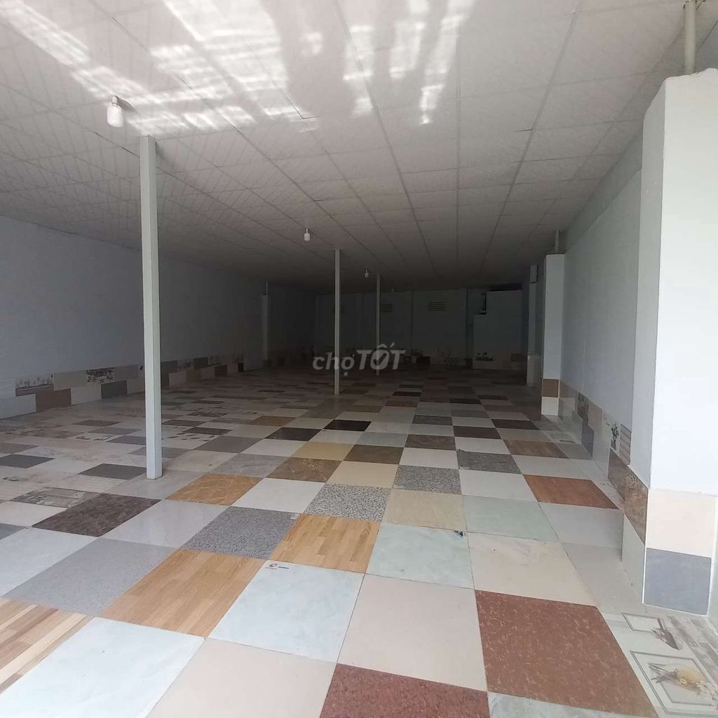 KHO TRUNG TÂM QUẬN 7. 190M2 GIÁ 20TR