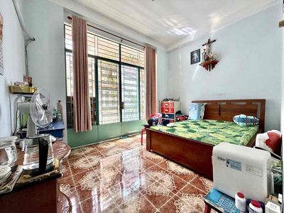 BÁN NHÀ  2 CĂN RA MẶT TIỀN HẺM XE HƠI CÁCH MẠNG THÁNG 8