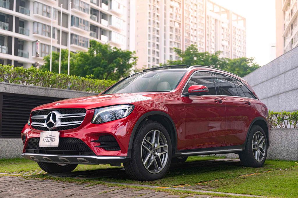 Mercedes GLC300 4Matic - Model 2020 - Đỏ/Kem. Mua bán Ô tô tại Quận 7 Tp Hồ Chí Minh được đăng bởi Thật Nguyễn LongAnh Auto hình 2
