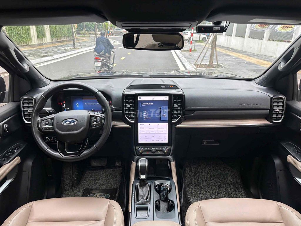 Ford Everest Titanium 2.0L 4x2 sx 2022 màu đen. Mua bán Ô tô tại Quận Cầu Giấy Hà Nội được đăng bởi Cao Quý hình 11