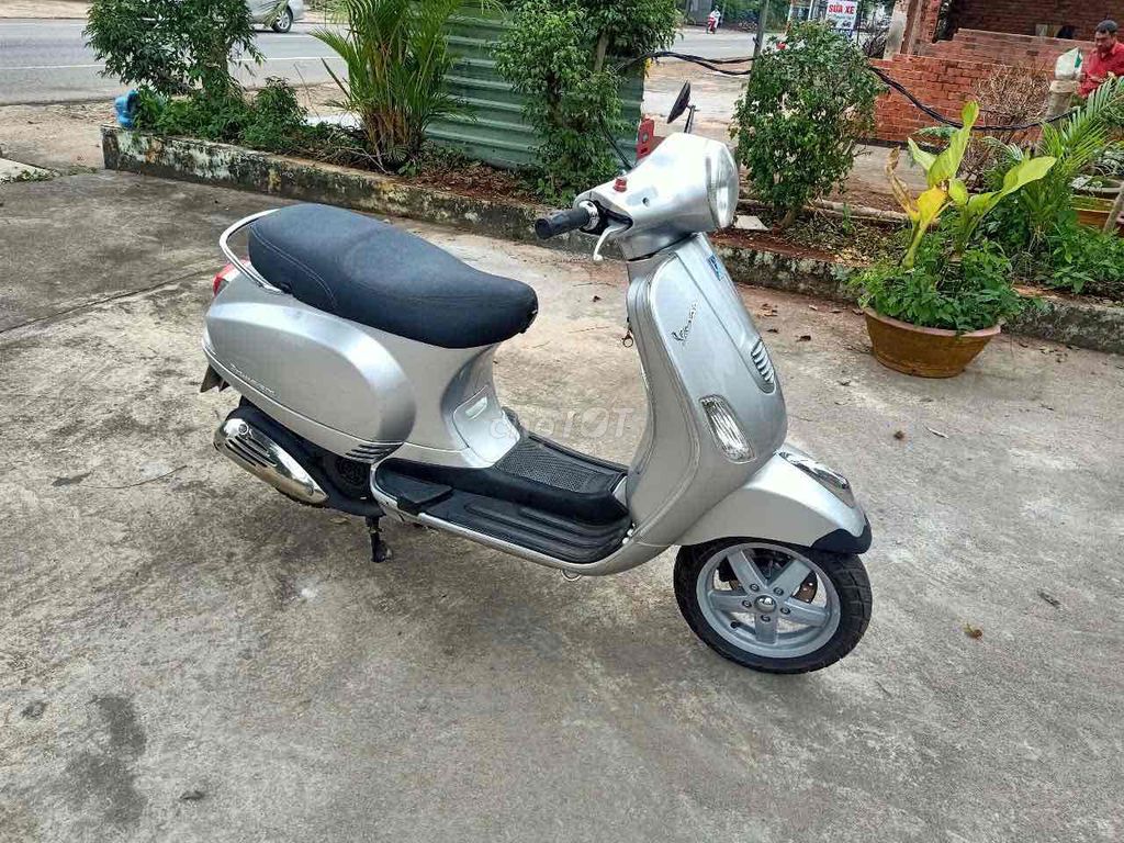 Vespa 2013 3v ie fun xăng cần bán hoạc giao luu